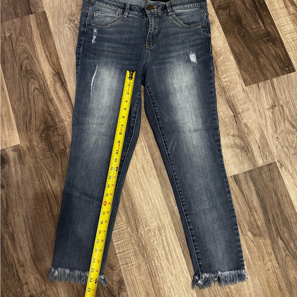 Mac and Me Distressed Women's Cropped Jeans with frayed hem!